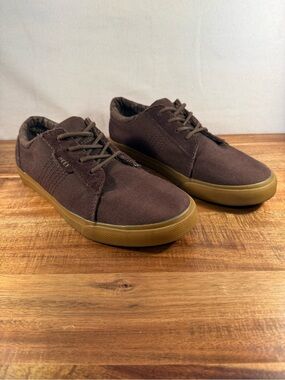 Reef Ridge Low Top Sneaker Canvas with Suede Detail Chocolate Size 7